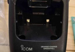 iCom BC-166 desktop charger